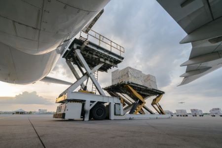 Transport of goods in ULD's or containers. Cargo transport.